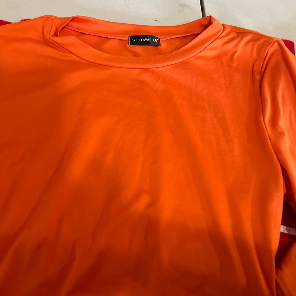 SyeLLOWAFTER Orange Long Sleeve Crop Top - Picture 4 of 4
